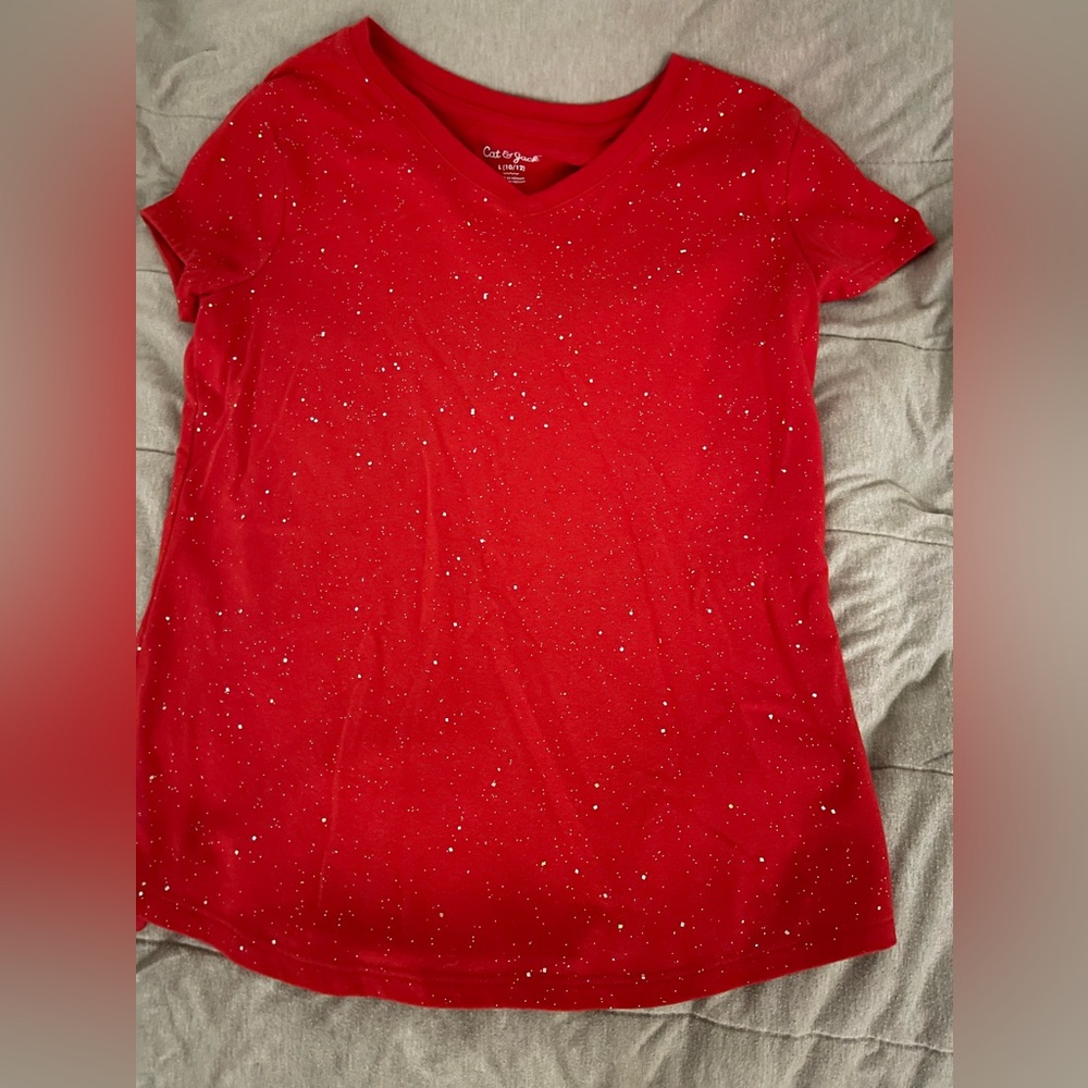 Red sparkly girls shirt 🦢